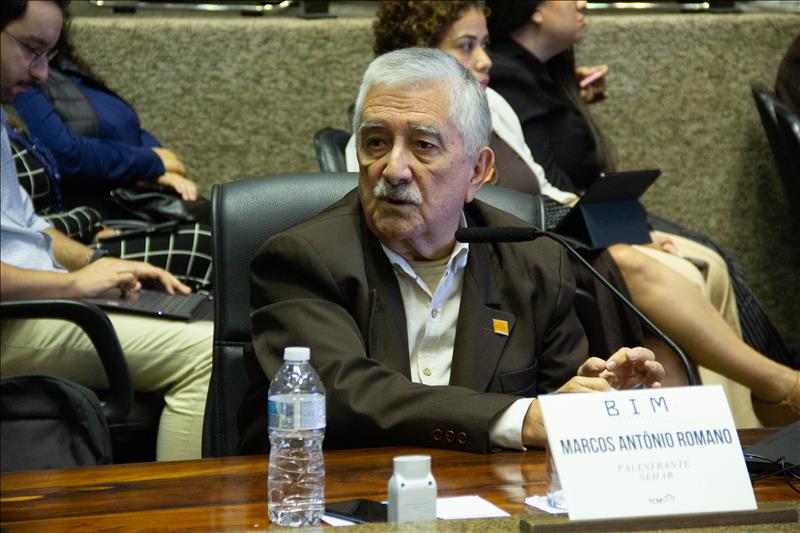 Marcelo Rozemberg, do Instituto de Engenharia, mediou o painel "Experiências da Prefeitura de São Paulo no uso do BIM"