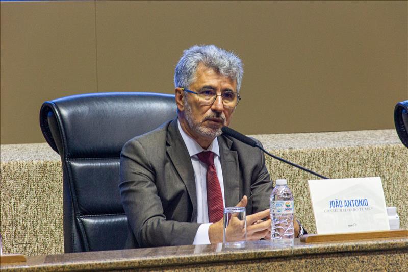 A mesa técnica foi presidida pelo Conselheiro João Antonio da Silva Filho
