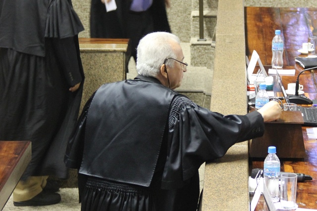 Conselheiro Edson Simões durante o seu voto